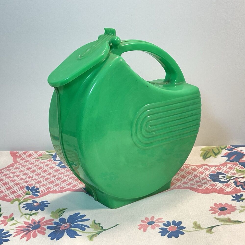 VTG Green Plastic Refrigerator Pitcher  Hinged Spout Handle 1940s Mid Century